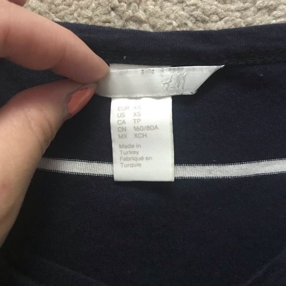 ๐ (3 for $15) H&M crop top - Picture 2 of 2